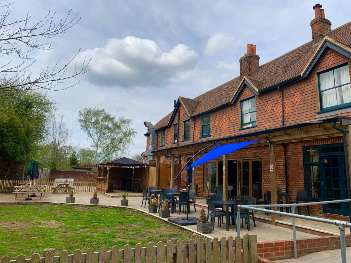 Crown & Anchor Otel Woking Dış mekan fotoğraf