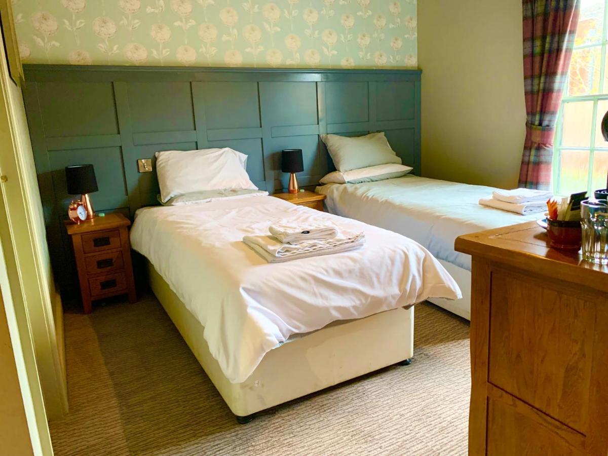 Crown & Anchor Otel Woking Dış mekan fotoğraf