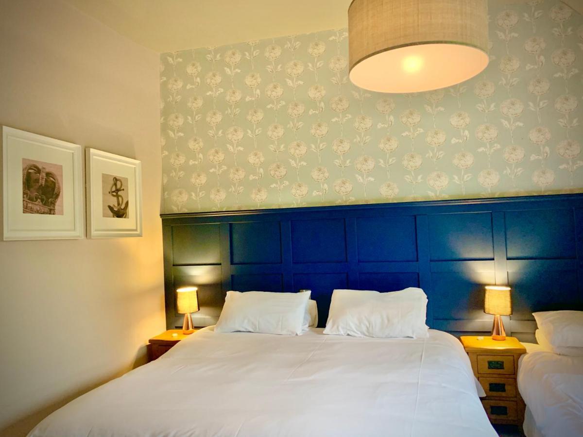 Crown & Anchor Otel Woking Dış mekan fotoğraf
