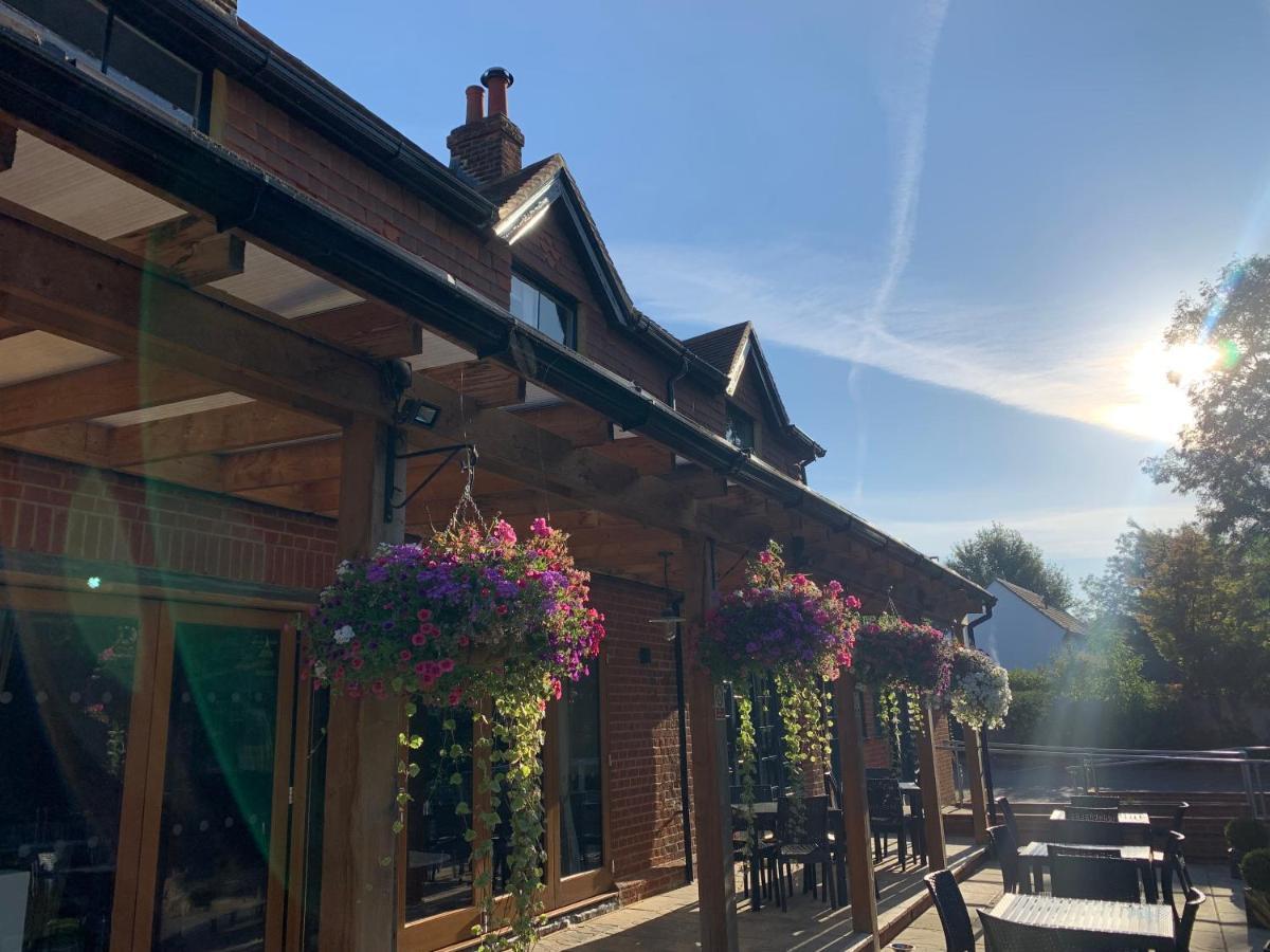 Crown & Anchor Otel Woking Dış mekan fotoğraf